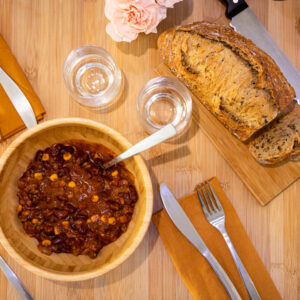 Savourez l’instant présent avec notre chili con carne, un plat généreux et convivial qui réunit épices authentiques et bien-être.